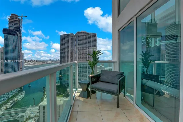$695,000 | 41 Southeast 5th Street, Unit 1901, Miami, FL 33131
