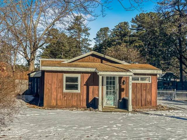 $1,750 | 196 Luzerne Road, Queensbury, NY 12804