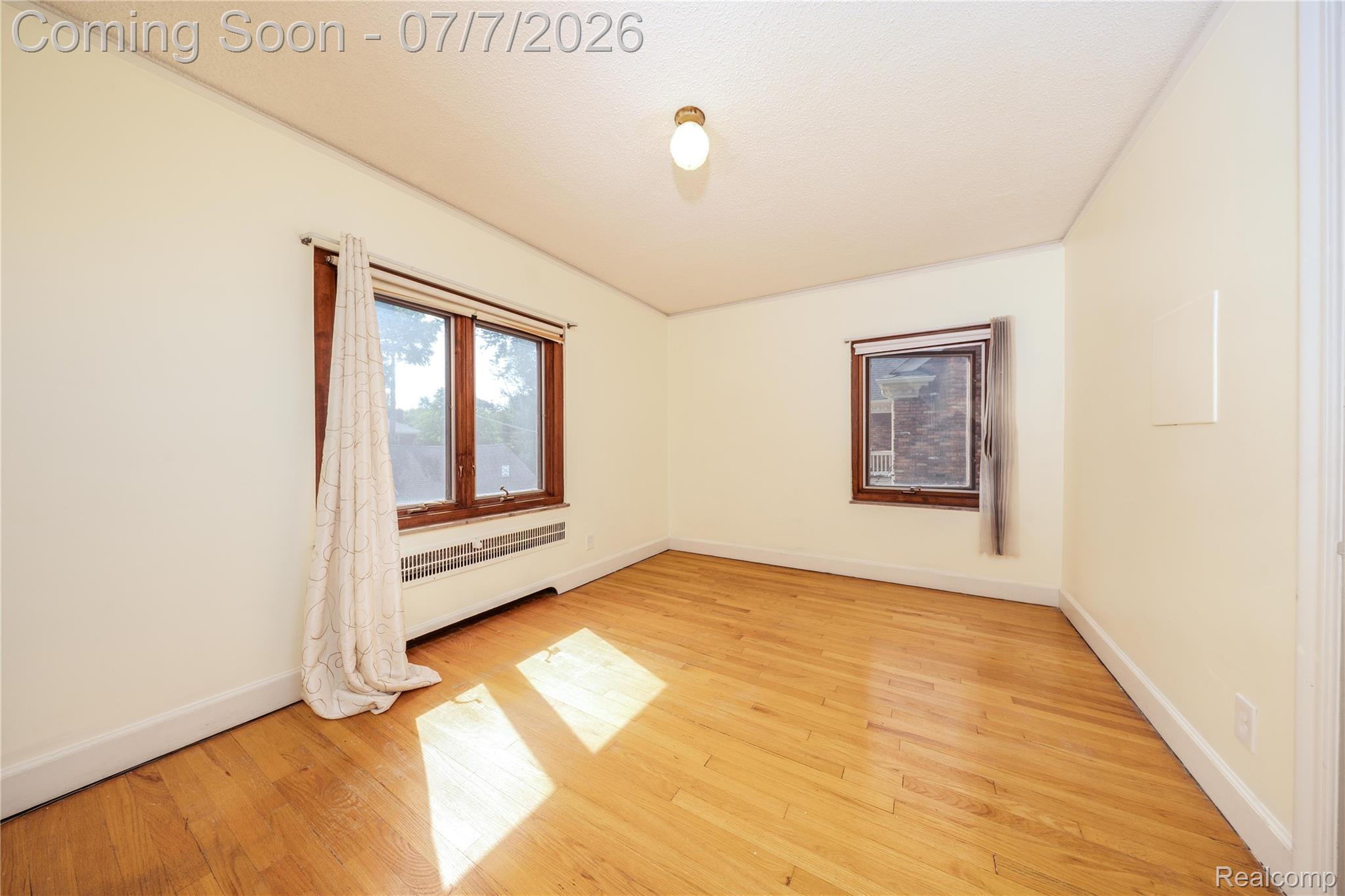 16580 Westmoreland Road Detroit, MI 48219 - Photo 17 of 37 SE bedroom 16580 Westmoreland.jpg