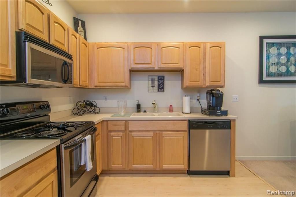11684 Farmington Road Livonia, MI 48150 - Photo 8 of 35