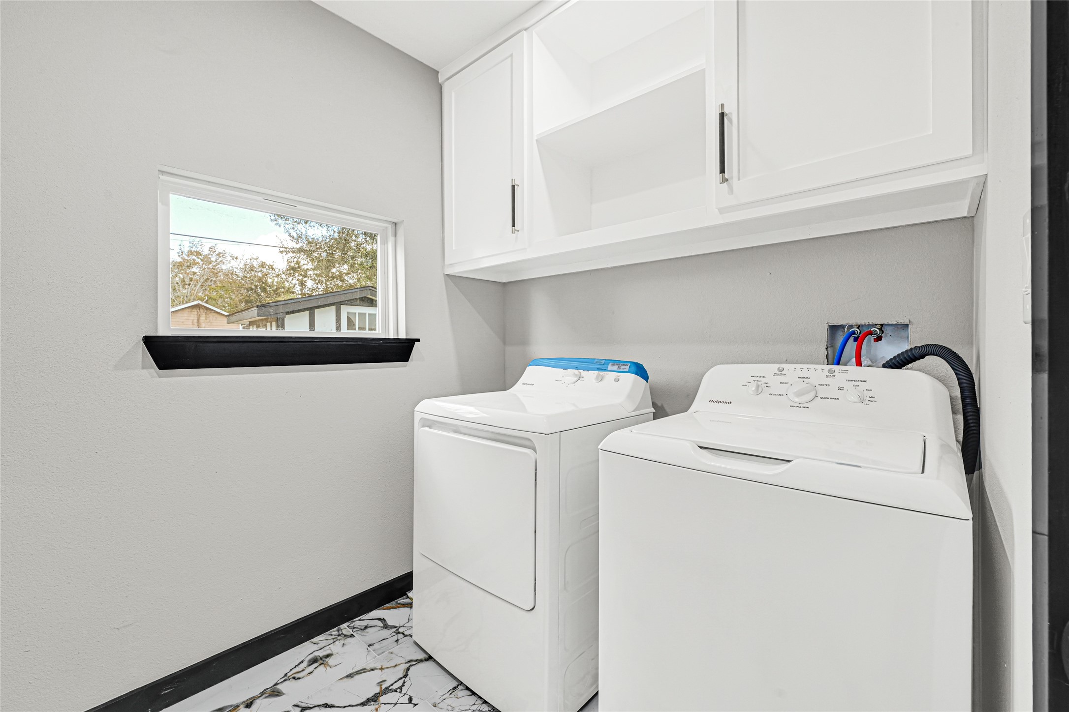 16240 2nd Street Rosharon, TX 77583 - Photo 15 of 26 a utility room with dryer and washer
