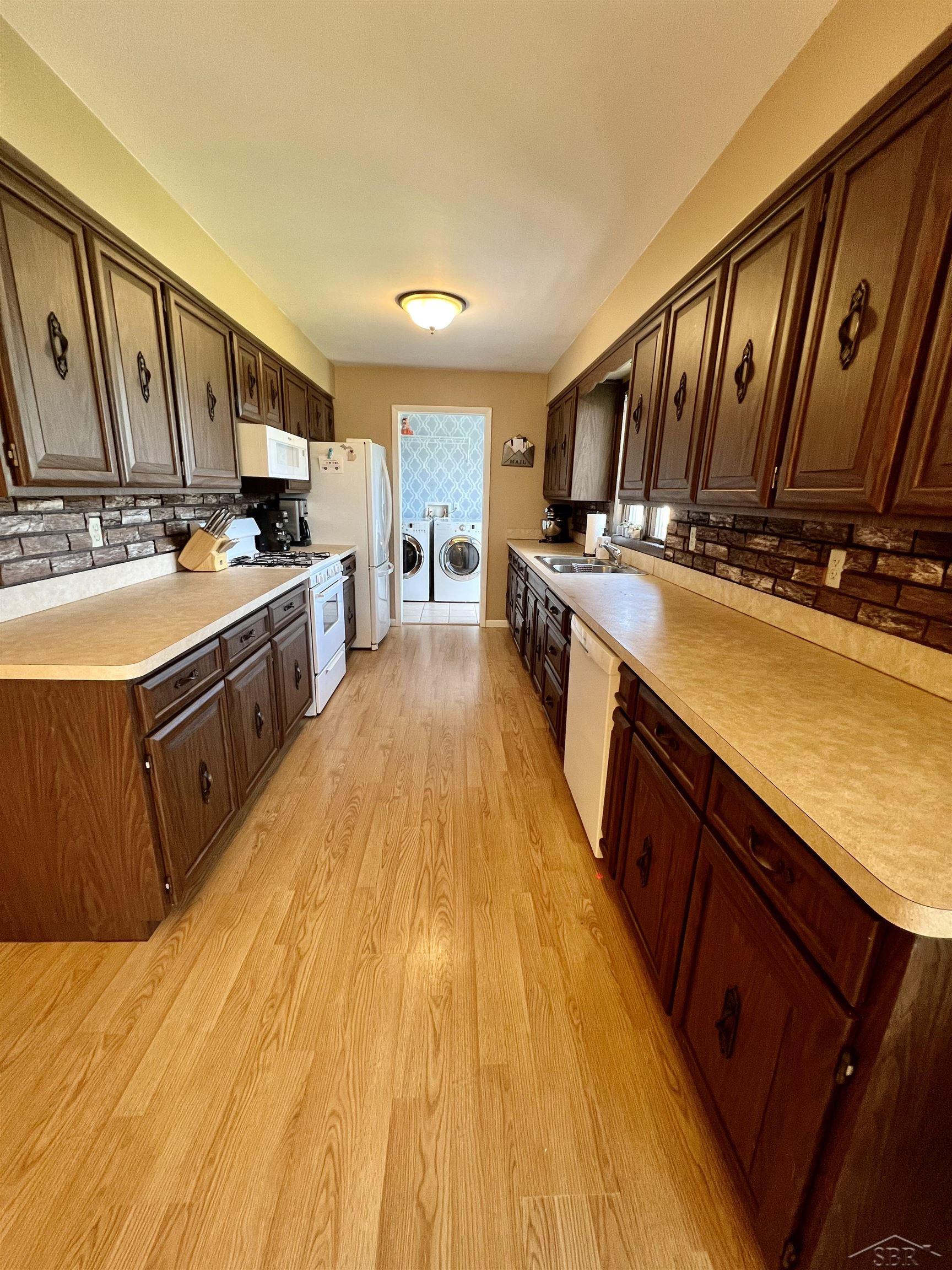 2151 South Mackinaw Road Kawkawlin, MI 48631 - Photo 5 of 22 50089370-4.JPG