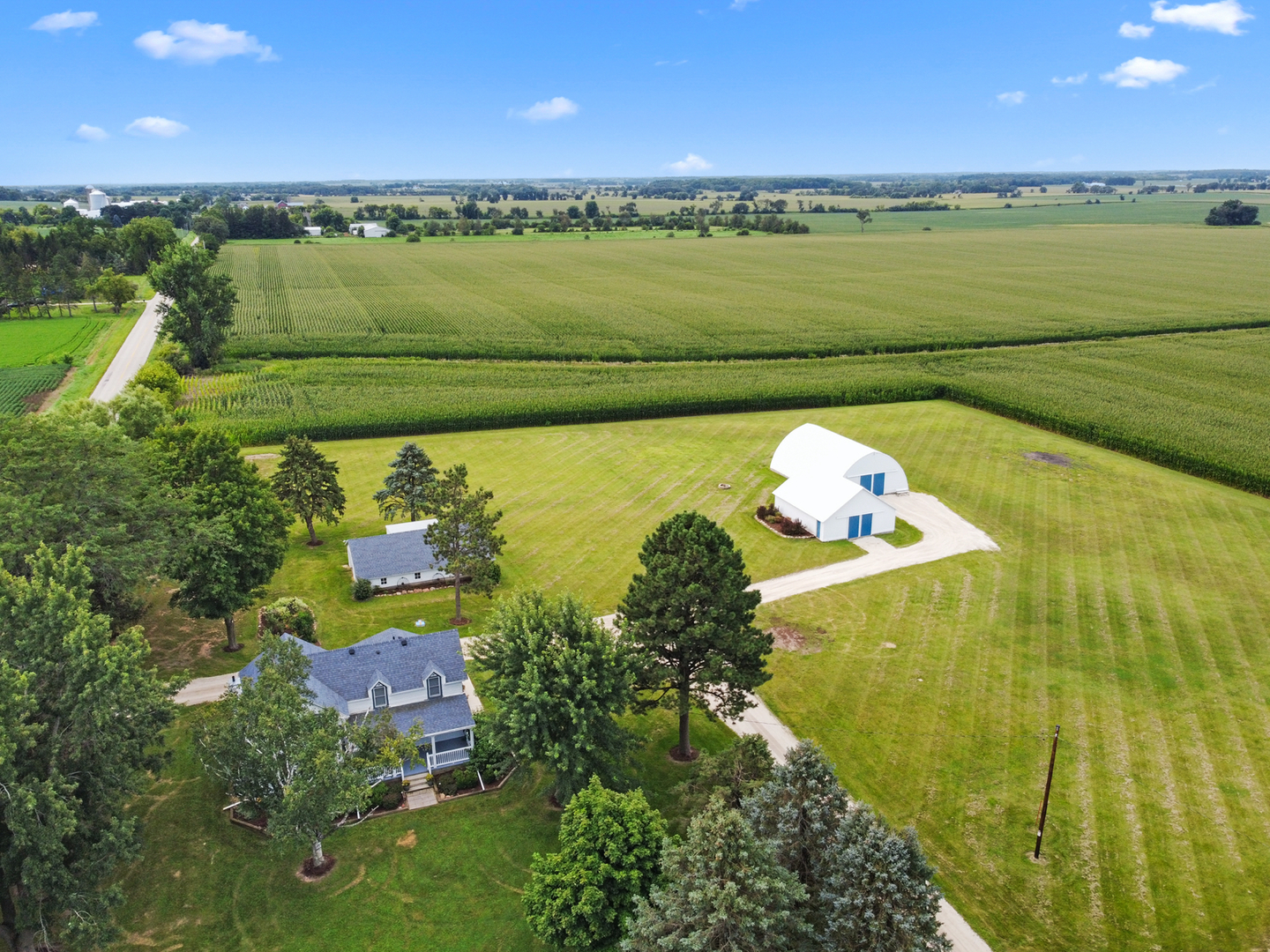 10951 Nichols Road Hebron, IL 60034 - Photo 2 of 27