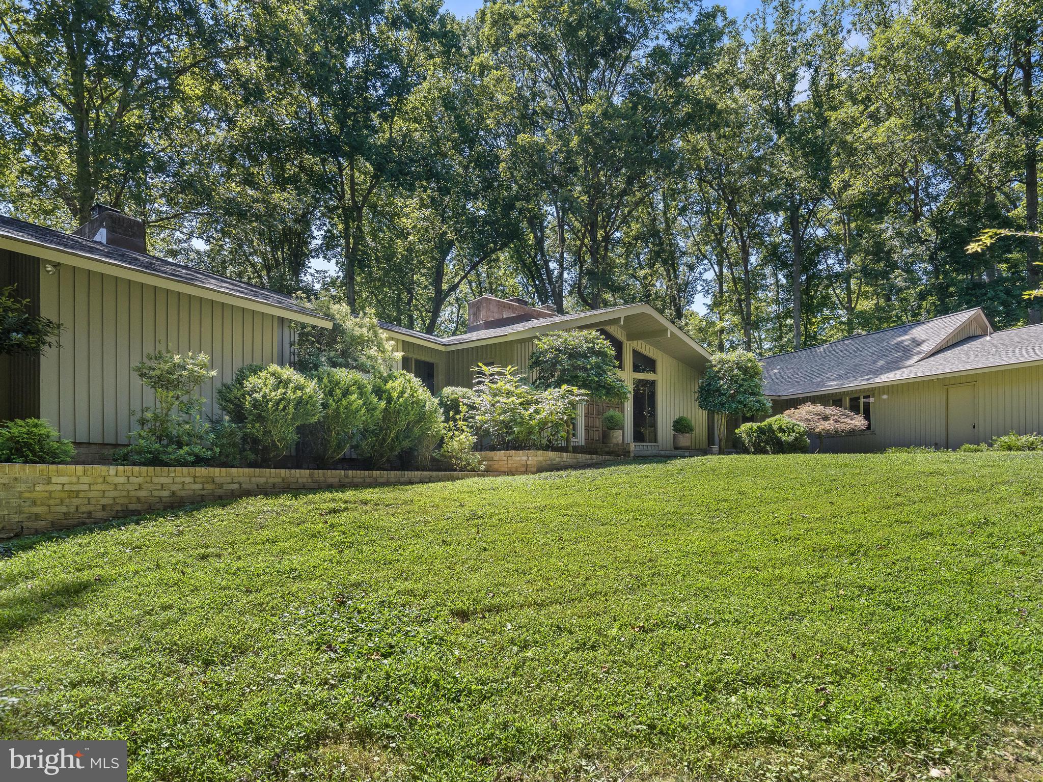 10420 Glen Road Potomac, MD 20854 - Photo 5 of 54 a house view with a garden space