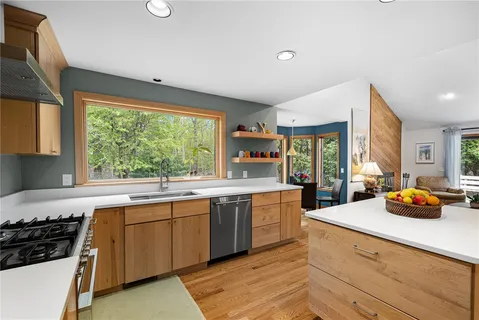 $950,000 | 38 River Run, East Greenwich, RI 02818