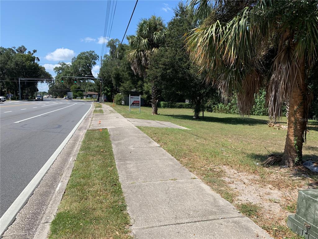 1024 West Dixie Avenue Leesburg, FL 34748 - Photo 8 of 11 a view of a yard with plants
