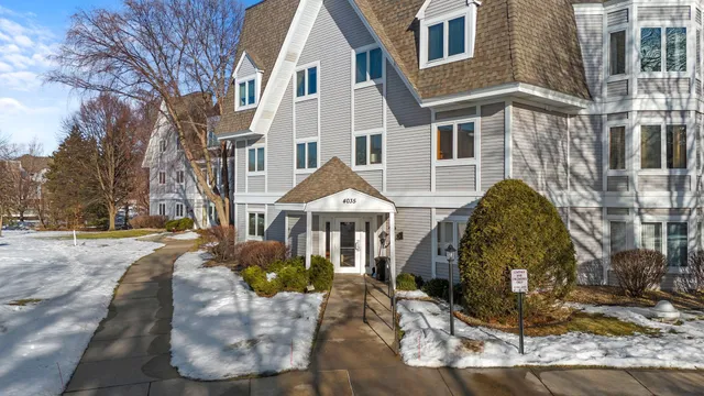 $170,000 | 4035 Victoria Street North, Unit 211, Shoreview, MN 55126