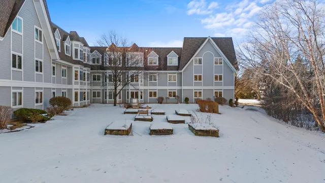 $170,000 | 4035 Victoria Street North, Unit 211, Shoreview, MN 55126