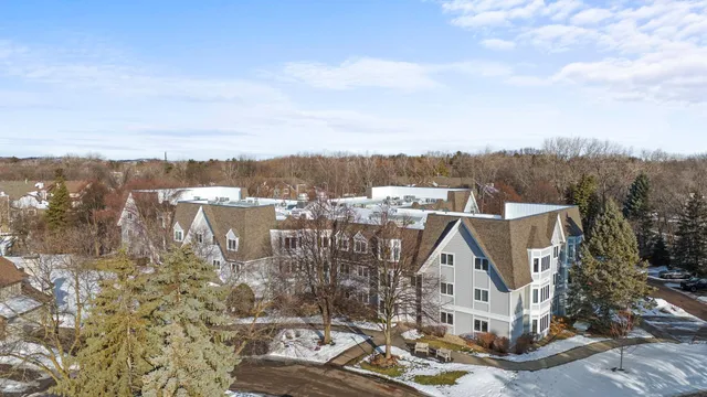 $170,000 | 4035 Victoria Street North, Unit 211, Shoreview, MN 55126