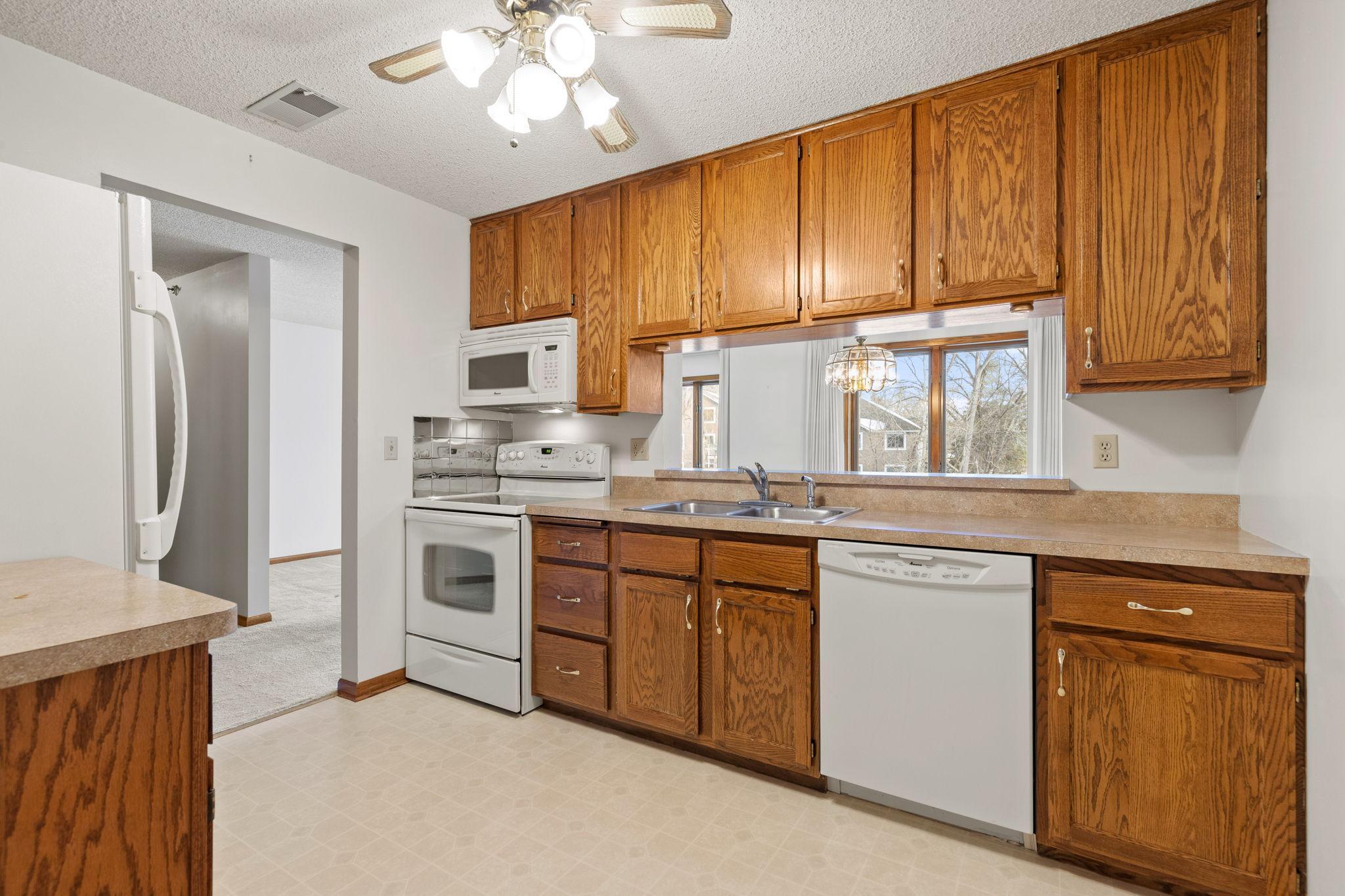 4035 Victoria Street North, Unit 211 Shoreview, MN 55126 - Photo 9 of 29