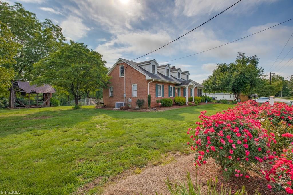 304 Fairground Road East Bend, NC 27018 - Photo 4 of 30 Gallery Image 4
