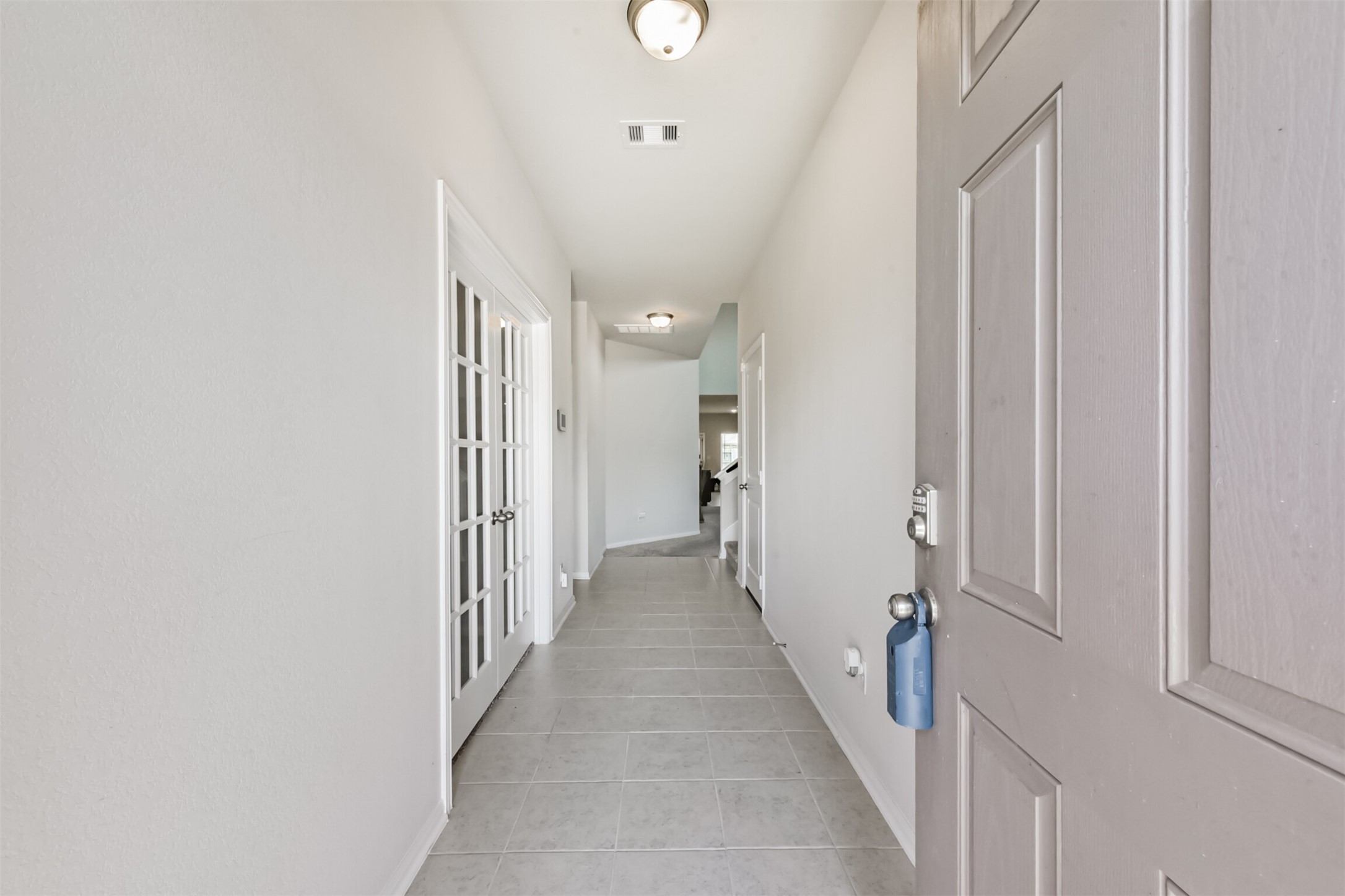 3607 Crosspointe Pass Angleton, TX 77515 - Photo 4 of 46 a view of a hallway