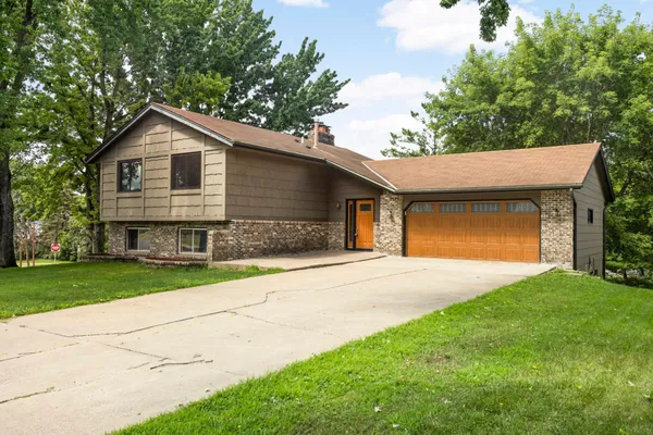 $3,200 | 8666 Windward Circle, Eden Prairie, MN 55344