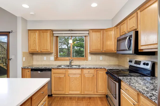 $3,200 | 8666 Windward Circle, Eden Prairie, MN 55344