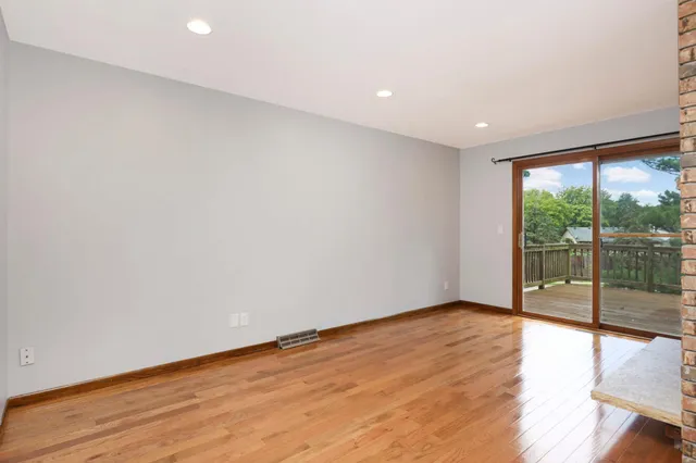 $3,200 | 8666 Windward Circle, Eden Prairie, MN 55344