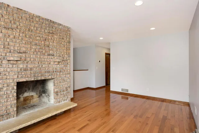 $3,200 | 8666 Windward Circle, Eden Prairie, MN 55344