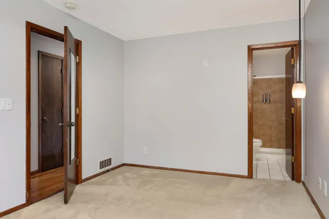 $3,200 | 8666 Windward Circle, Eden Prairie, MN 55344