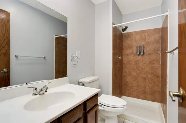 $3,200 | 8666 Windward Circle, Eden Prairie, MN 55344