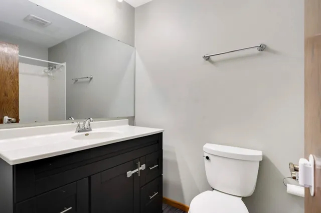 $3,200 | 8666 Windward Circle, Eden Prairie, MN 55344