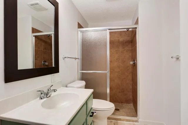 $3,200 | 8666 Windward Circle, Eden Prairie, MN 55344