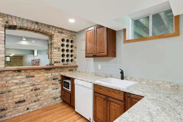 $3,200 | 8666 Windward Circle, Eden Prairie, MN 55344