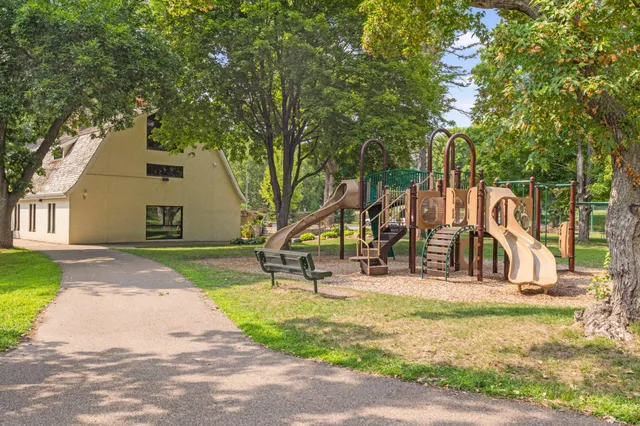 $3,200 | 8666 Windward Circle, Eden Prairie, MN 55344