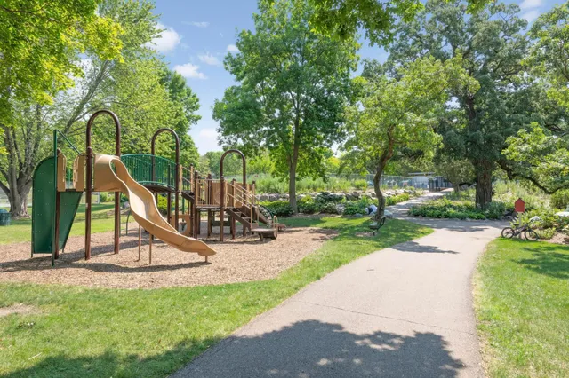 $3,200 | 8666 Windward Circle, Eden Prairie, MN 55344