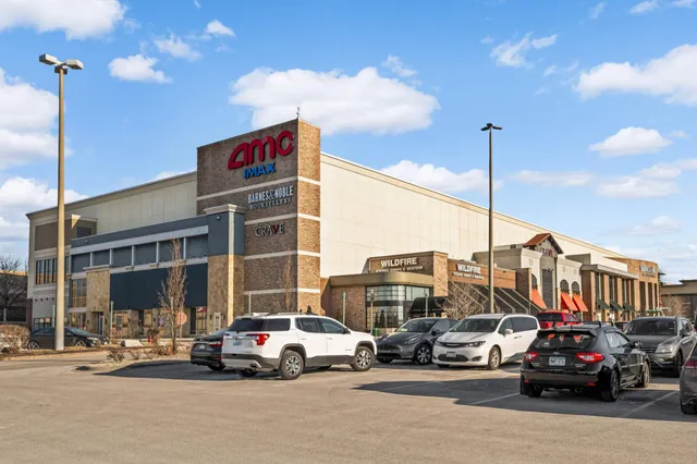 $3,200 | 8666 Windward Circle, Eden Prairie, MN 55344