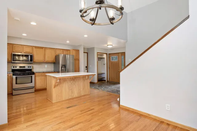 $3,200 | 8666 Windward Circle, Eden Prairie, MN 55344