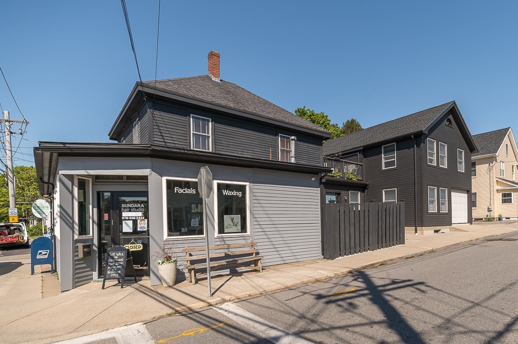 37 Topsfield Road Ipswich, MA 01938 - Photo 2 of 30