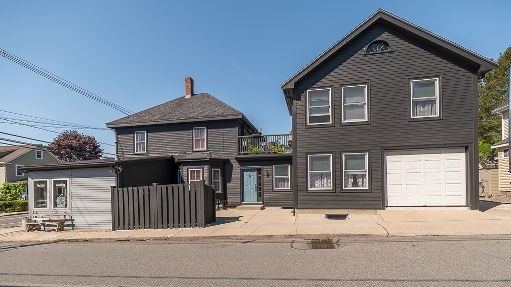 37 Topsfield Road Ipswich, MA 01938 - Photo 3 of 30