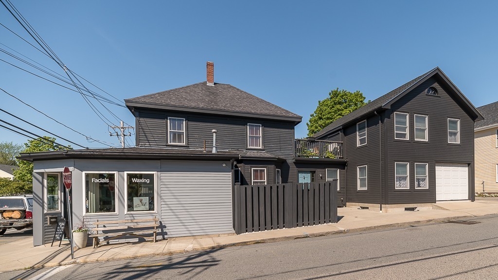 37 Topsfield Road Ipswich, MA 01938 - Photo 4 of 30