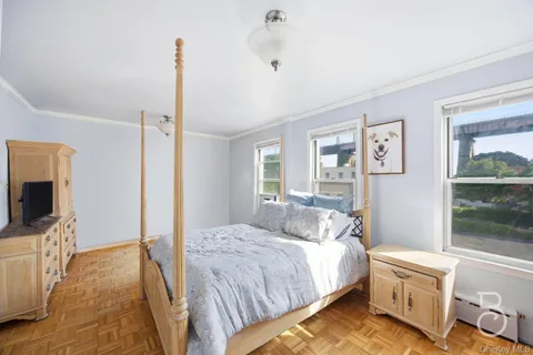 $1,675,000 | 21-08 Ditmars Boulevard | Astoria