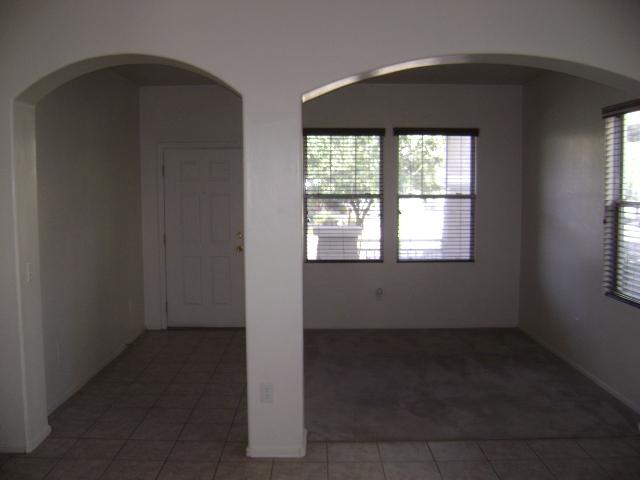 4021 West Carter Road Phoenix, AZ 85041 - Photo 2 of 15 INTERIOR, GLG 02