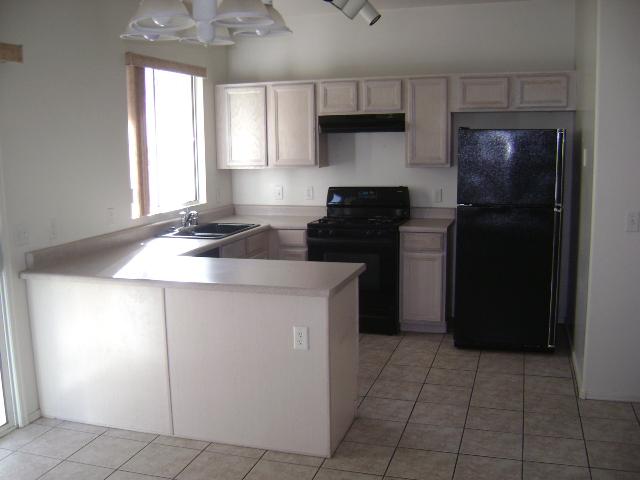 4021 West Carter Road Phoenix, AZ 85041 - Photo 5 of 15 KITCHEN, GLG 08