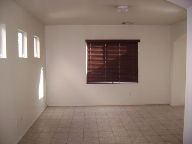 4021 West Carter Road Phoenix, AZ 85041 - Photo 6 of 15 INTERIOR, GLG 05