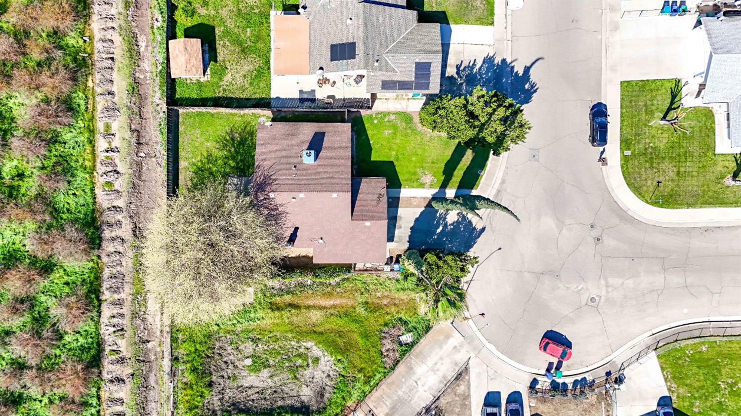 2915 Balsam Way Merced, CA 95348 - Photo 3 of 40 a view of yard