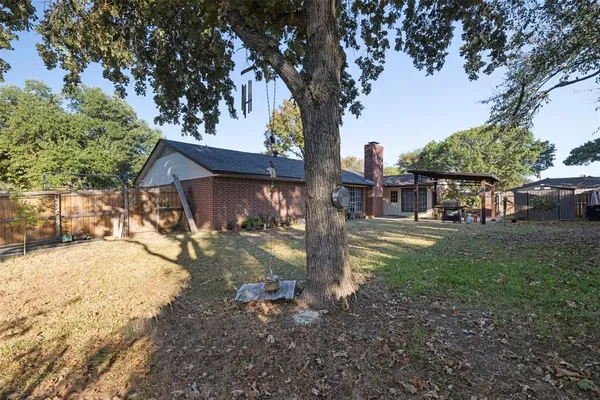 a view of a yard with a tree
