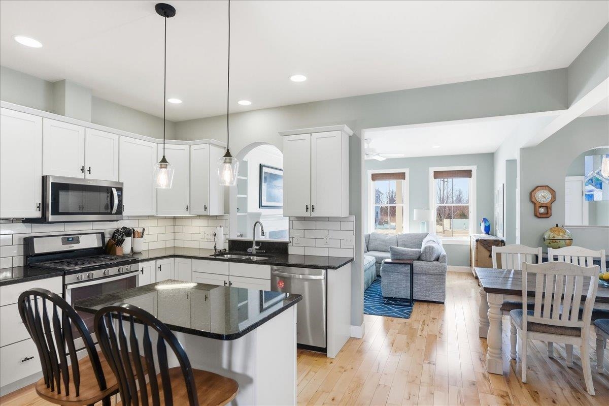 87 South Jefferson Road South Burlington, VT 05403 - Photo 2 of 52