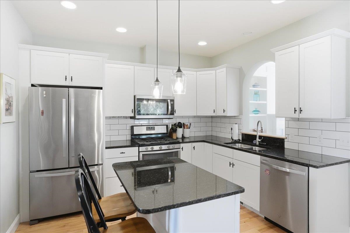 87 South Jefferson Road South Burlington, VT 05403 - Photo 3 of 52