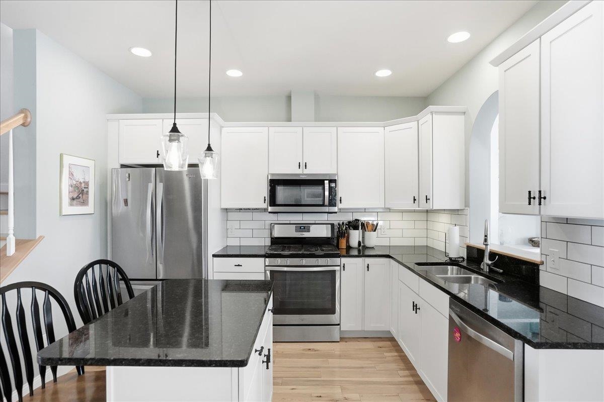 87 South Jefferson Road South Burlington, VT 05403 - Photo 4 of 52