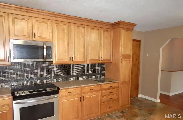 $304,000 | 2 Charleroi Place, Lake St. Louis, MO 63367