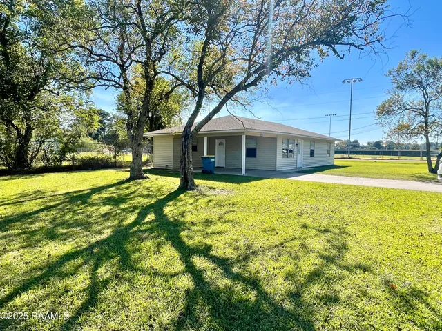 $1,200 | 1084 Red Barn Road, Breaux Bridge, LA 70517