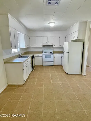 $1,200 | 1084 Red Barn Road, Breaux Bridge, LA 70517