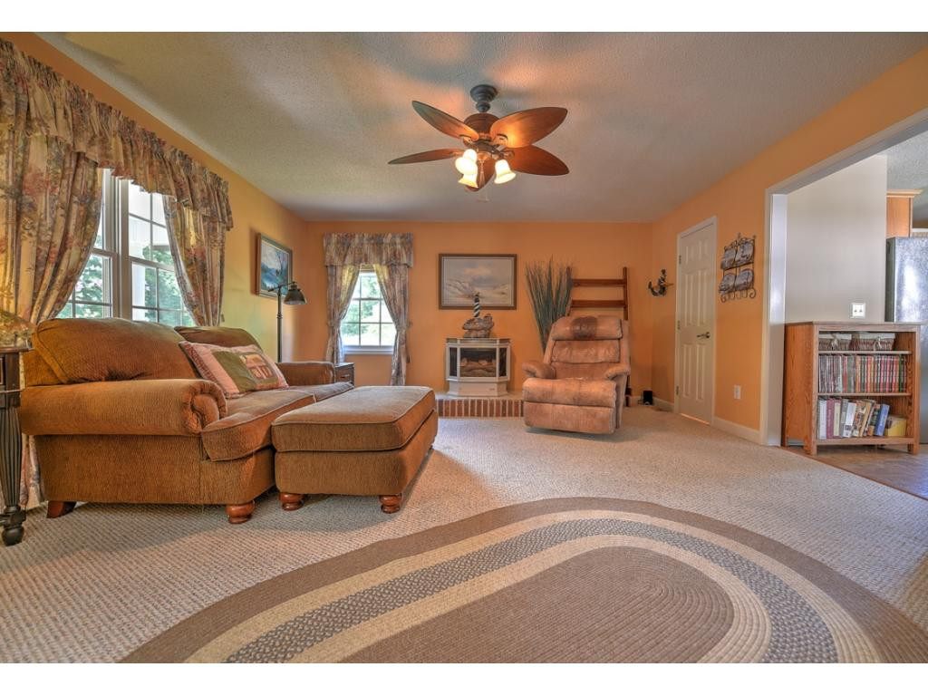 107 Ridgewood Road Unicoi, TN 37692 - Photo 3 of 36 Photo 3