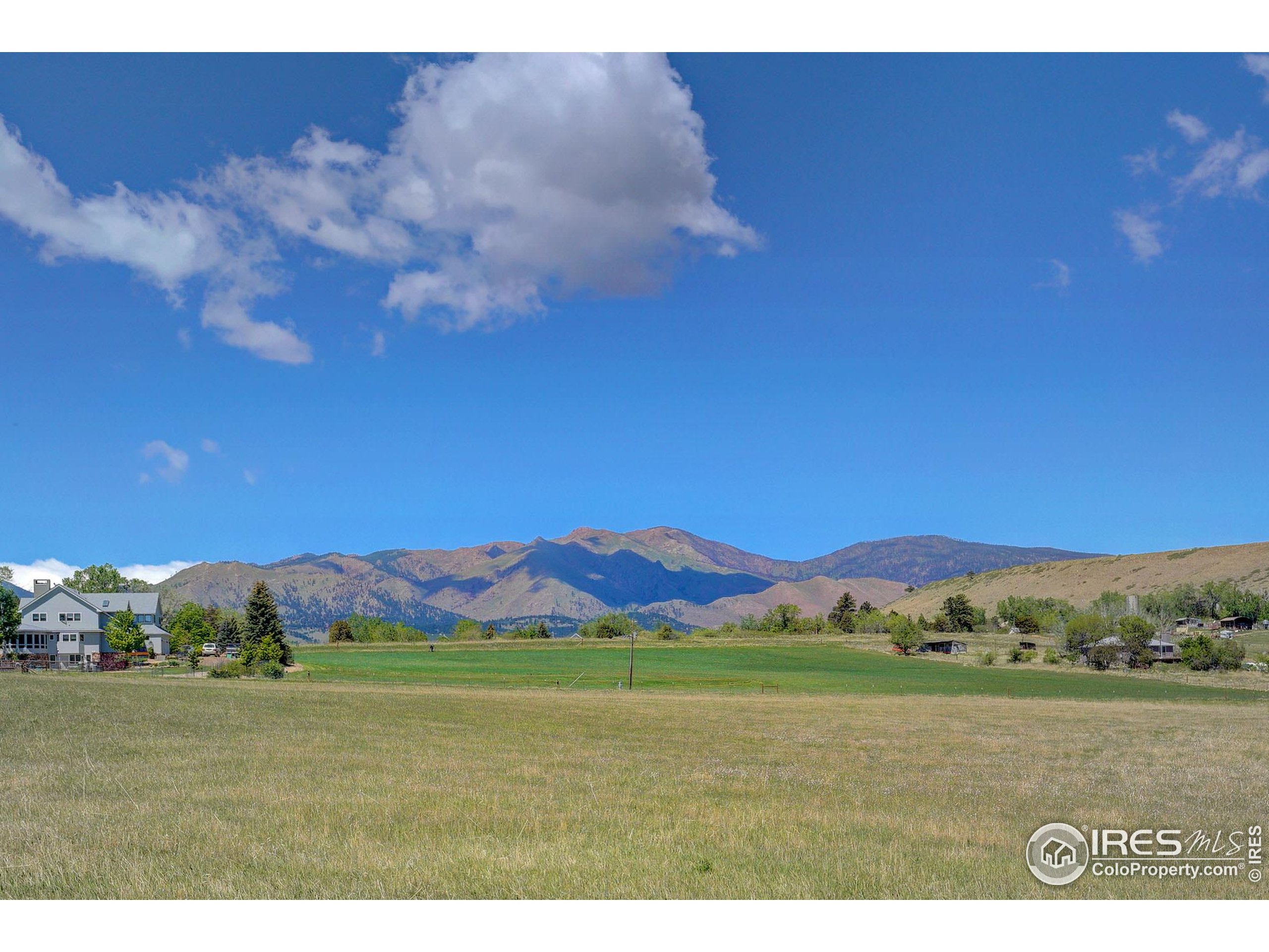 5196 Oxford Road Longmont, CO 80503 - Photo 37 of 38 a view of an outdoor space with mountain view