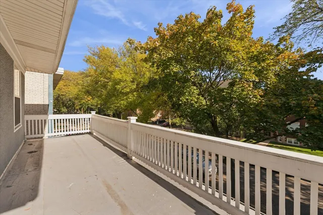 $835,000 | 7252 North Bell Avenue, Chicago, IL 60645