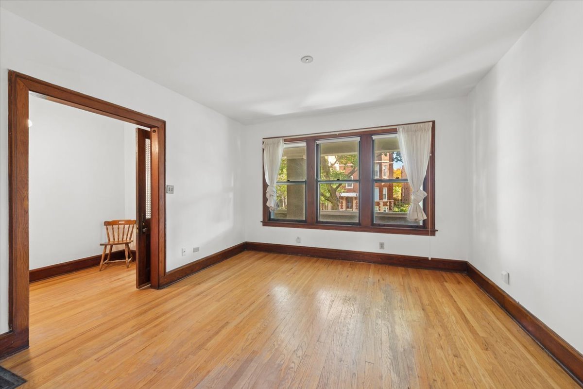 7252 North Bell Avenue Chicago, IL 60645 - Photo 14 of 22