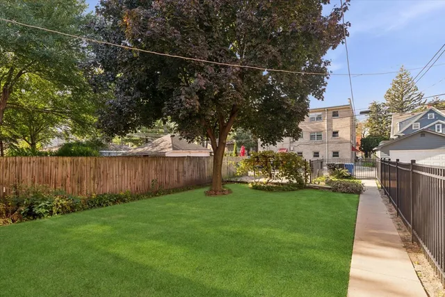 $835,000 | 7252 North Bell Avenue, Chicago, IL 60645