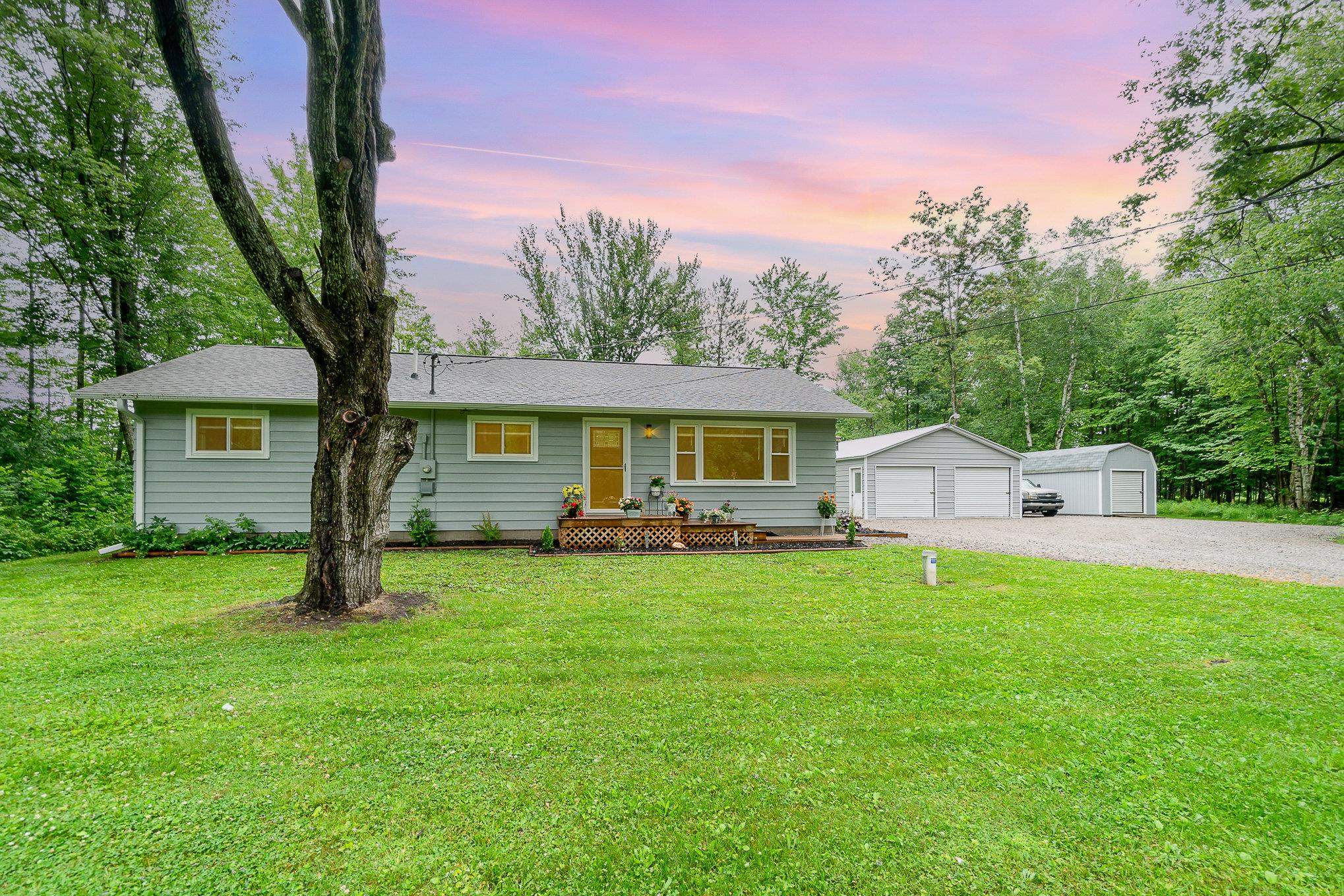 4242 Putnam Road Hale, MI 48739 - Photo 5 of 31 1923916-2f9356d7-3ef8-4552-bf1e-57cec68f1c80.JPG